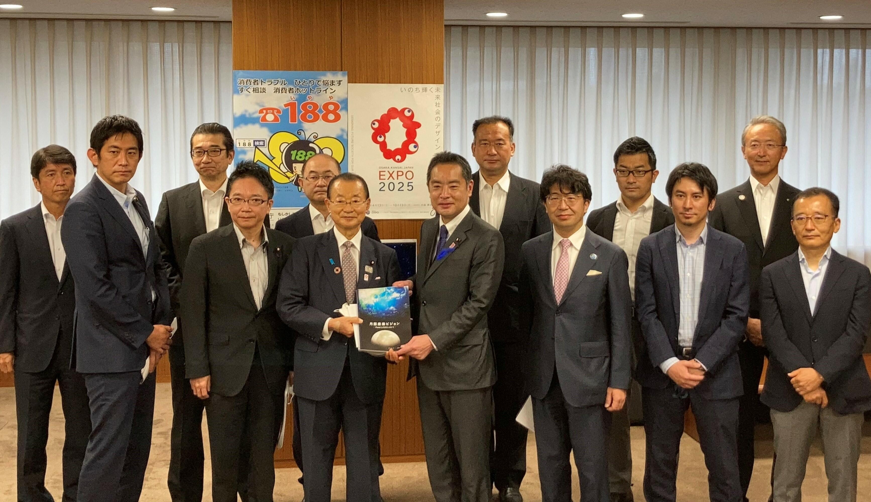 Takeo Kawamura, a member of the House of Representatives (sixth from the left), handing the Lunar Industry Vision to Minister of State for Science and Technology Policy Shinji Inoue, (seventh from the left), accompanied by Lunar Industry Vision Council representatives and Senior Executive Officer Takuya Hanada of JGC Corporation (third from the left)