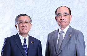 代表取締役会長 Chief Executive Officer（CEO） 佐藤 雅之（左）、代表取締役社長 Chief Operating Officer（COO）石塚 忠（右）